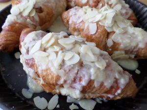 Croissants aux amandes
