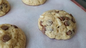 Cookies bananes, beurre de cacahuètes, pépites de chocolat et amandes