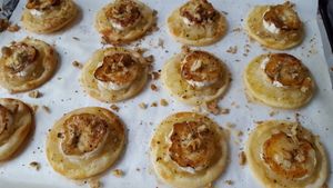 Tartelettes poire, chèvre, miel et noix