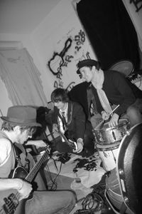 Les Babyshambles peuvent dire que "dans une industrie d'imbéciles, de sbires et de nécrophages si tu n'es pas une marionnette ou un pantin, tu..."