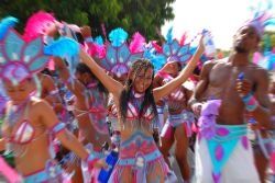 Arriva l’evento più colorato dell’isola di Antigua: il Jumpin’n Jammin.