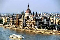Romantica Budapest vista dal Danubio