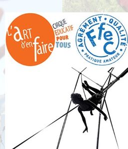 Une école de cirque en Ardèche, écrit...