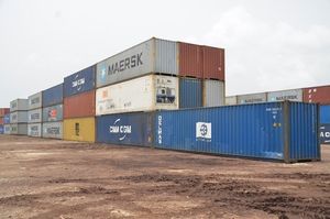 Des conteneurs disposés sur le site de DIT