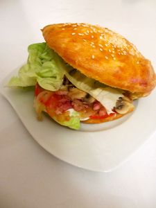Hamburger champignons - lardons - oignons