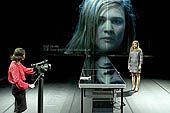"Contractions" au théâtre des Abbesses