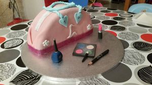 Gateau sac à main maquillage