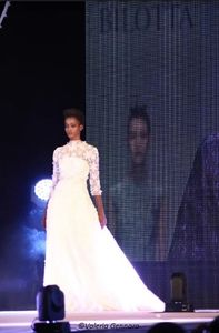 La vincitrice in abito da sposa