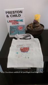 Gâtée pour la fête des mères : Labyrinthe fatal et un sac joliment décoré pour l'emporter partout