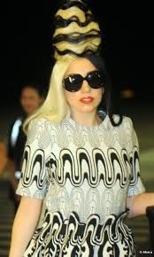 A Lady Gaga le encantan los postizos