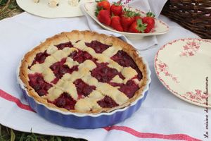 Un pique-nique par delà la colline : tarte aux cerises avec des croisillons