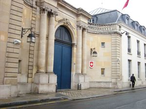 Le journaliste Jean-François PELLERIN, invité en tant que membre de l'AJPAE, à un déjeuner-débat chez l'ambassadeur de Suisse à Paris, à sa résidence le 15 novembre 2013 à 12 h 30