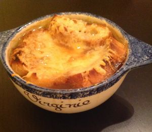 Soupe à l'oignon gratinée