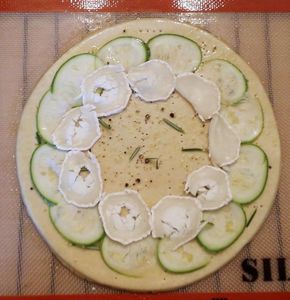 Tarte fine courgette chèvre et jambon cru