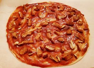 Pizza Barbecue poulet chèvre miel