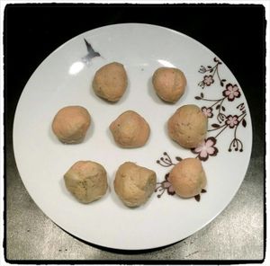 Truffes de foie gras, enrobage muscat et chocolat.