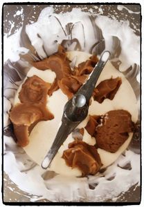 Bûche à la crème de marrons et tuiles au chocolat