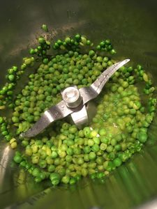 pancakes de petits pois au saumon fumé