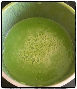 Cold pea and mint soup