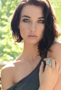 INTERVIEW : CORTNEY PALM
