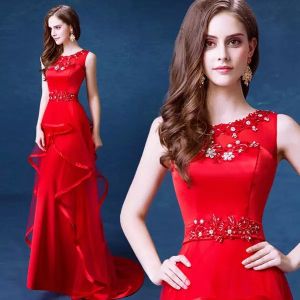 robe de soirée rouge magnifique appliques sequins Crédit photo : Persun.fr