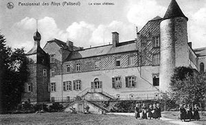 AVEC LES BLESSES DU XIe CORPS D’ARMEE REFUGIES AU COUVENT DES ABYS (Combat de Maissin, 22 août 1914).