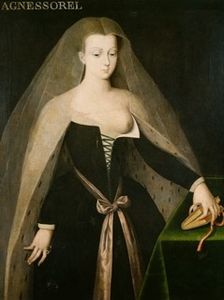 Regards plongeants sur le décolleté