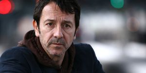 Jean-Hugues Anglade interpréte Adamsberg dans les téléfilms de Josée Dayan adaptés de l’œuvre de Fred Vargas.