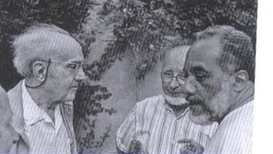 Avec le poète lézignanais Paul Pugnaud (à gauche)