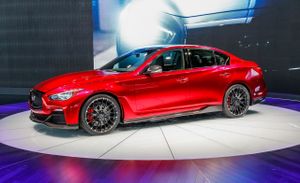 Infiniti Q50 Eau Rouge...top départ!