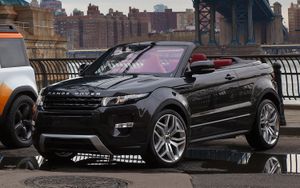Surprise: le Range Rover Evoque se découvre!