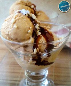 Helado de caramelo con nueces