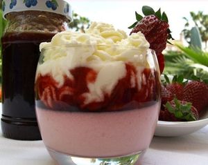 Mousse fresa con nata