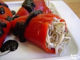 Pimientos de piquillo rellenos de gulas