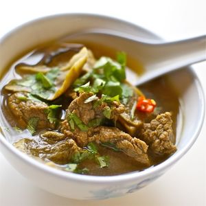 Sopa de ternera picante