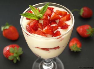 Copa de fresas con crema de limon y vainilla