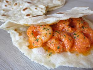 Tacos de gambas con salsa de pimiento