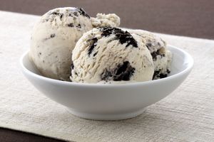 Helado de galleta oreo