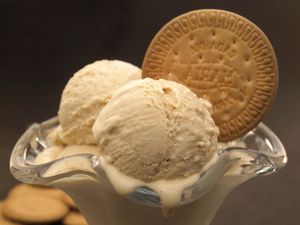 Helado de galletas maría