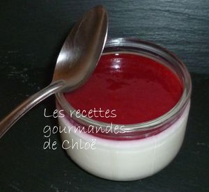 Panna cotta à la vanille et son coulis de framboise