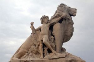 Gare de Marseille - Sculptures de l'escalier