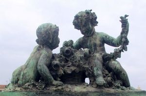 Gare de Marseille - Bronzes de l'escalier