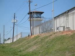 COMMUNIQUÉ ET APPEL À SOLIDARITÉ DE PRISONNIERS DU CENTRE DE DÉTENTION DE NEUVIC SUR L'ISLE