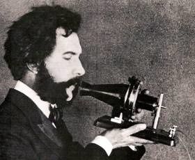 Le téléphone, citation de Jacques Attali