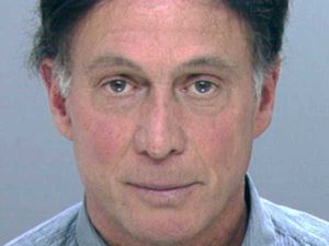 UN ASSOCIE DE LA FAMILLE DE PHILADELPHIE PLAIDE NON-COUPABLE