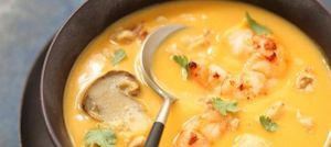 Velouté de potiron, crevettes et cèpes