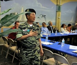 TRẦN KHẮC BÁO và anh lính Quân Cụ