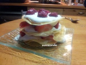 Mille feuille de bricks aux fraises et framboises, crème mascarpone au citron vert et vanille