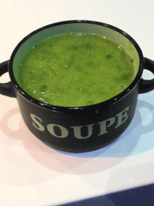 Soupe express à la courgette et au persil