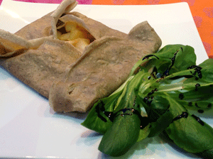 CREPES SANS GLUTEN: galette sarrasin au chèvre, pommes et miel